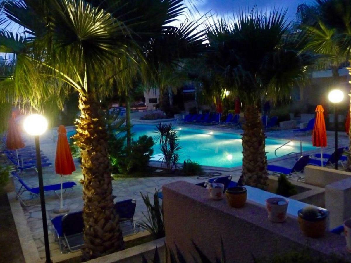 Aurora Townhouse Paphos Exterior foto