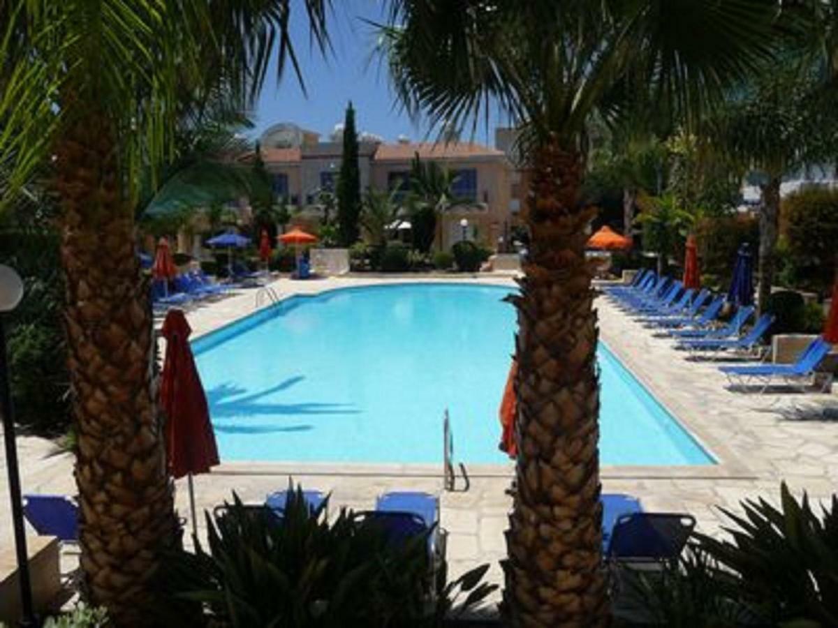Aurora Townhouse Paphos Exterior foto